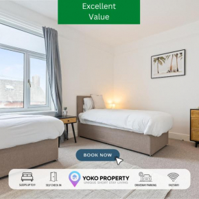 Spacious House - Sleeps up to 9 - Long Stays Welcome - Free Parking, Fast Wifi and Smart TV by Yoko Property